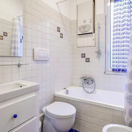 1 Bedroom Awesome In Apartment Genoa